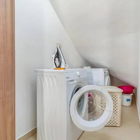 3 Bedroom Cozy In Holiday home