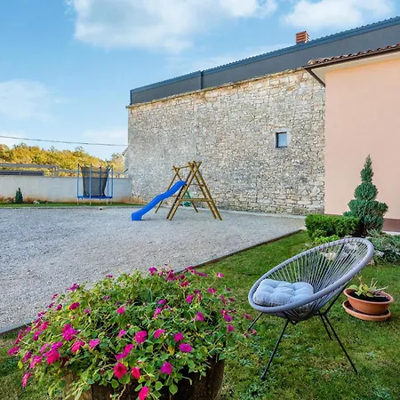 3 Bedroom Cozy In Holiday home