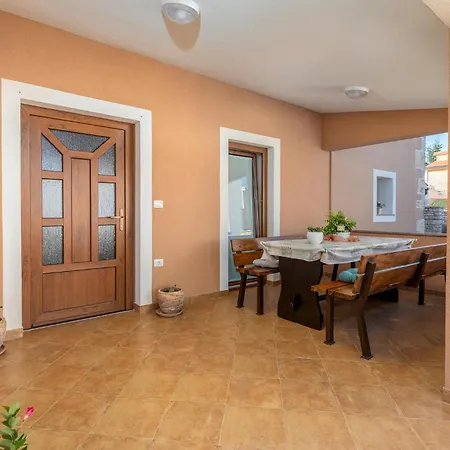 Holiday home 3 Bedroom Cozy In Svetvincenat