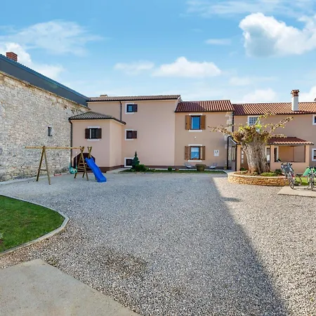 Holiday home 3 Bedroom Cozy In Svetvincenat
