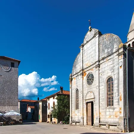 3 Bedroom Cozy In Nyaraló