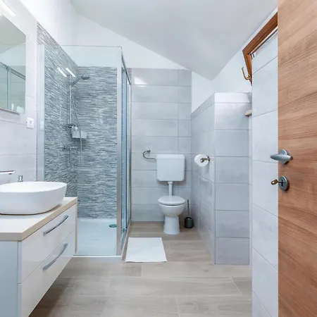 3 Bedroom Cozy In Prázdninový dům *