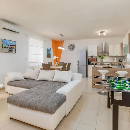 Prázdninový dům 3 Bedroom Cozy In *