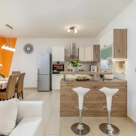 3 Bedroom Cozy In Prázdninový dům