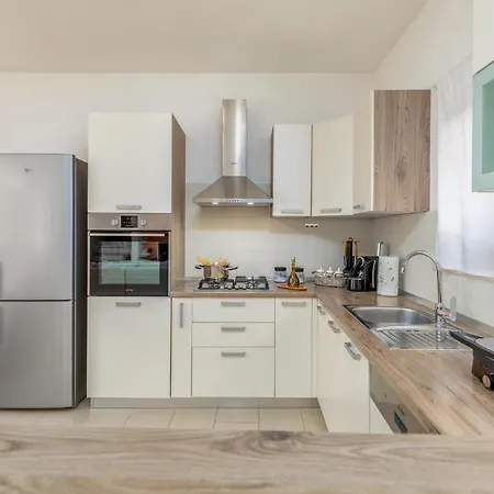 3 Bedroom Cozy In Prázdninový dům *