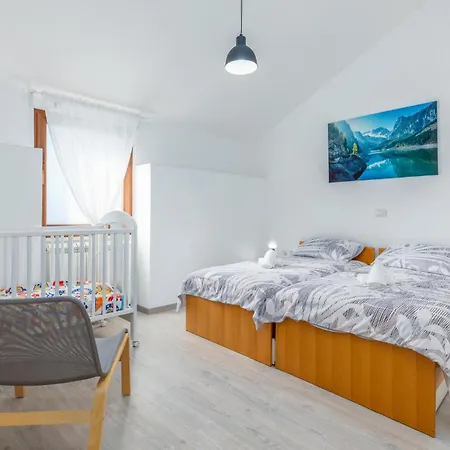 3 Bedroom Cozy In Ferienhaus Svetvinčenat