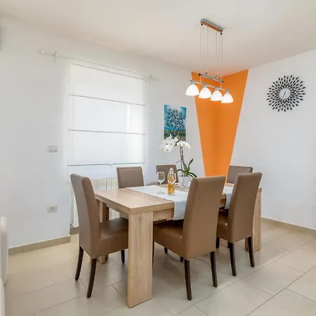 3 Bedroom Cozy In *